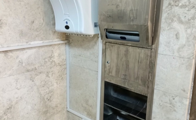 Kırşehir’de tuvaletler bakımsızlıktan, engelli asansörleri de kullanılmamaktan çürüdü