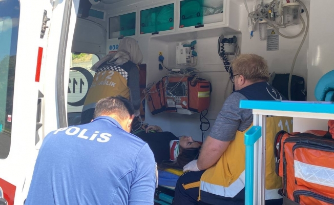 Maltepe’de kontrolünü kaybeden taksi sürücüsü, otomobile arkadan çarptı: 2 yaralı
