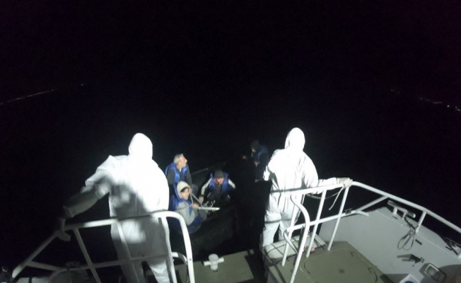Yunanistan unsurları tarafından geri itilen bottaki düzensiz göçmenler kurtarıldı
