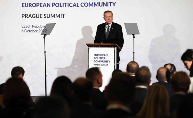 Cumhurbaşkanı Recep Tayyip Erdoğan Prag’da düzenlenen Avrupa Siyasi Topluluğu zirvesi sonrası basın toplantısında açıklamalarda bulundu