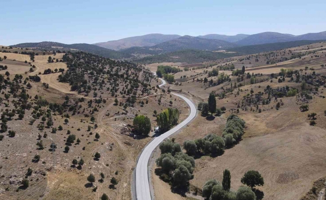 Konya Büyükşehir Kadınhanı’na 51,6 kilometre mahalle yolu daha kazandırdı