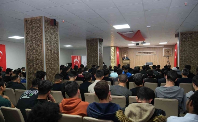 Erzincan’da KYK’da kalan üniversite öğrencilerine konferans