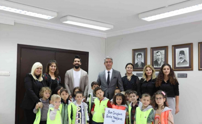 Marmaris Belediye Başkanı Oktay minik öğrencileri ağırladı