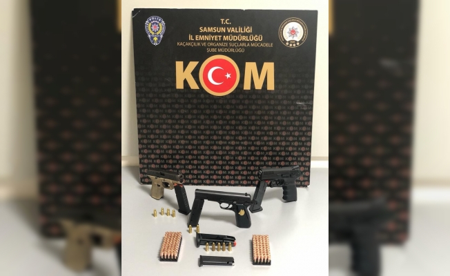 Samsun’da bir araçta 3 ruhsatsız tabanca bulundu: 2 gözaltı