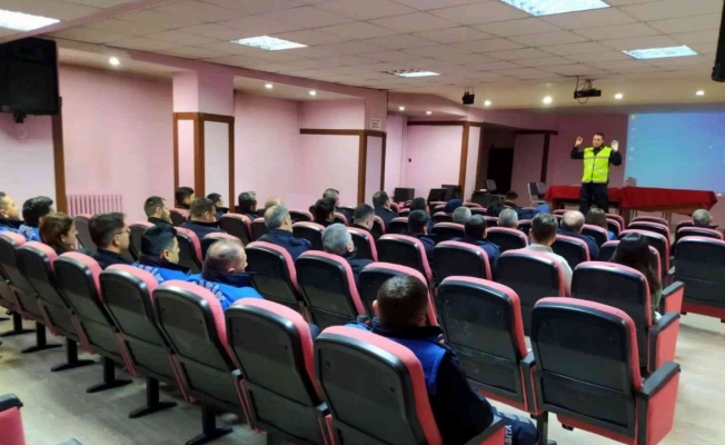Aksaray’da trafik jandarmasından zabıtaya trafik güvenliği eğitimi