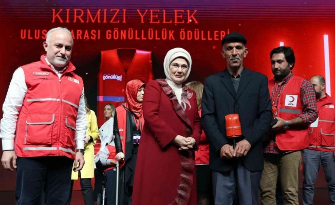 Emine Erdoğan: “Gönüllülük kültürünü yaşatırsak, dünya sevgiyle çepeçevre kuşanır”