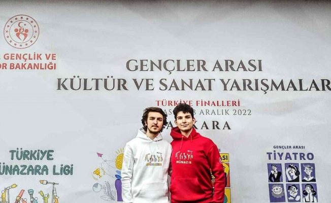 Eskişehirli öğrenciler Türkiye Münazara Ligi’nde üçüncü oldu