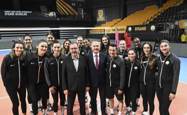 Bakan Kasapoğlu ile Guidetti, Kars’tan gelen kız voleybolcularla buluştu