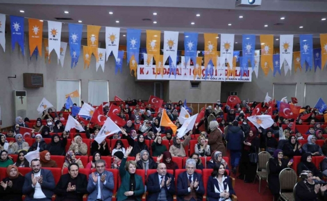 Gölcük’te bin 41 kadın AK Parti’ye katıldı