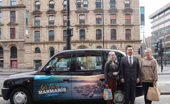 Marmaris Esnaf Odası Başkanı Ayyıldız, İngiltere’de taksiler ile ‘Haydi Marmaris’e’ çağrısı yaptı