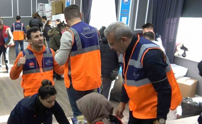 AFAD gönüllüleri depremzedeler için seferber oldu: Yardımları anlatırken duygulandılar