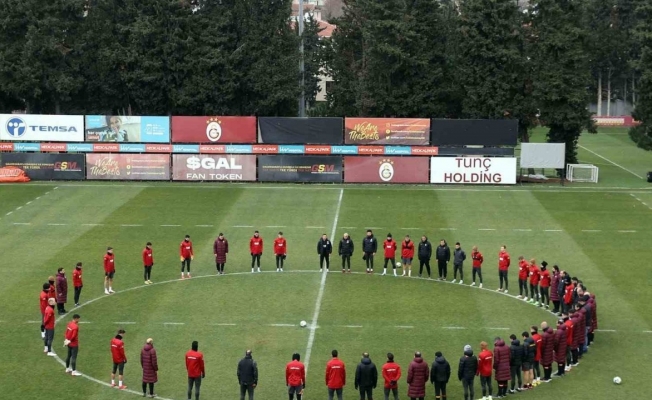 Galatasaray’dan depremde hayatını kaybedenler için saygı duruşu