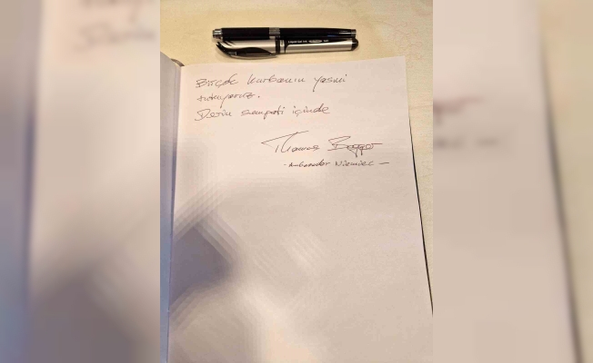 Polonyalı yetkililer Varşova Büyükelçiliğinde taziye defterini imzaladı