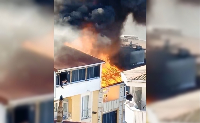 6 binanın çatısı alev alev yandı