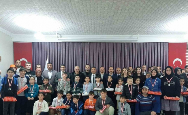 Akıl ve Zeka Oyunları Turnuvası’nda dereceye giren öğrenciler ödüllerine kavuştu