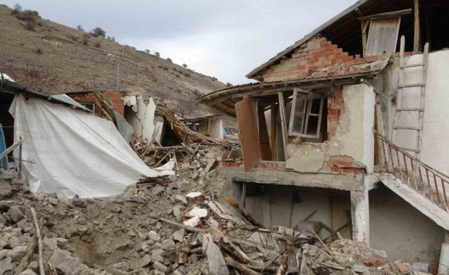 Depremde enkaza dönen ve 457 hanenin bulunduğu mahalle taşınmak istiyor