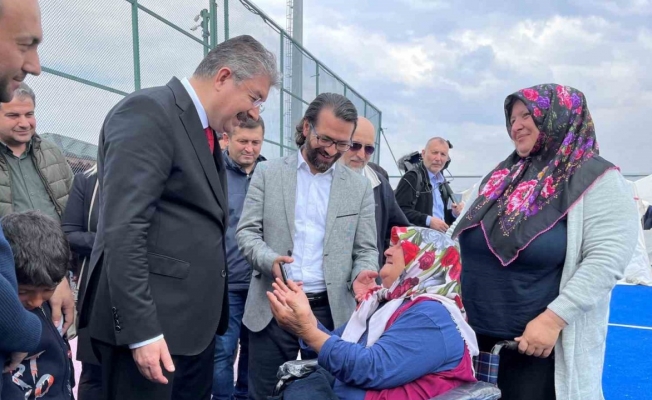 Gazeteciler, deprem bölgesi Osmaniye’de çadır kentleri ziyaret etti