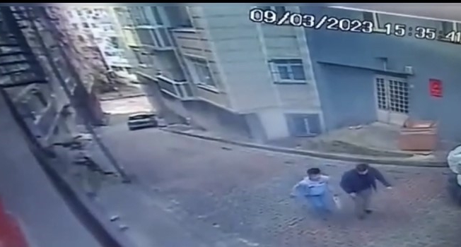 İstanbul’da yaşlı çifte hırsız şoku: 400 lirayı çalıp kaçtılar