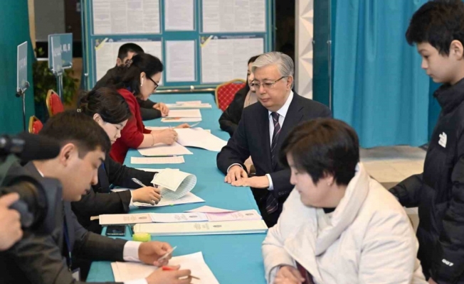 Kazakistan’da halk parlamento ve yerel meclis seçimleri için sandık başında