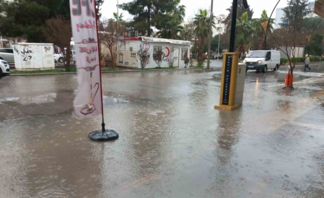 Kızıltepe’de 30 dakikada caddeler göle döndü