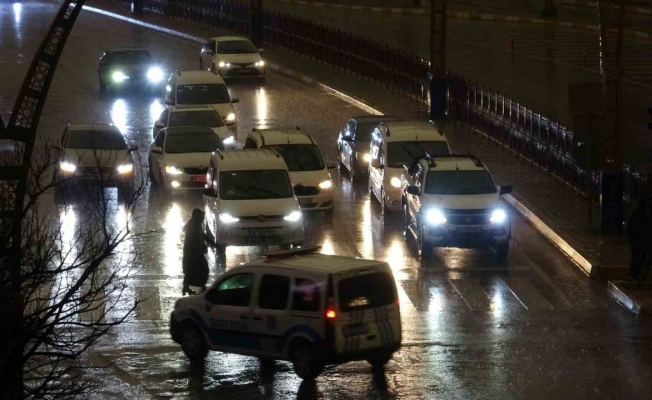 Mardin’de sağanak yağışla birlikte gündüz geceye döndü