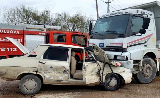 Suluova’da üç aracın karıştığı kazada 2 yaralı